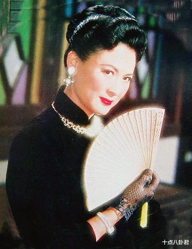 保密局的枪声|《保密局的枪声》女主角向梅：42岁才走红，83岁依然美丽优雅