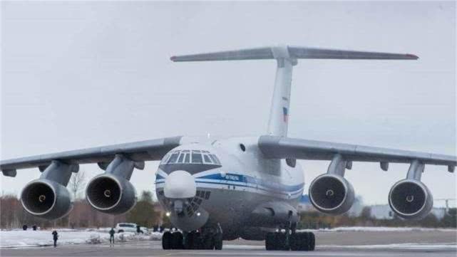「美军」30架运输机飞往中东，运送2个导弹营，俄：一场大战不可避免