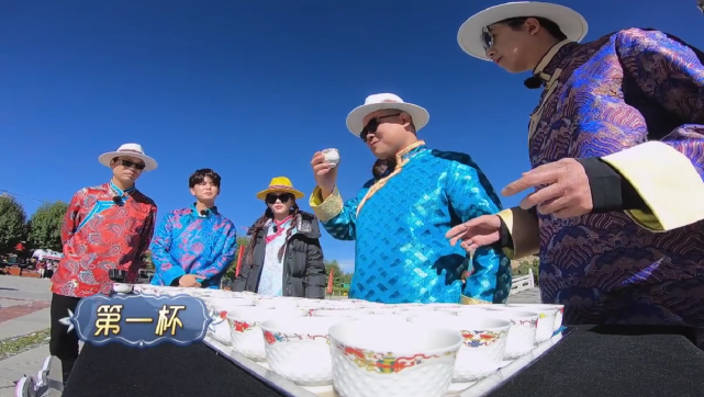 刘宇宁|极限挑战刘宇宁、岳云鹏采摘国家二级珍稀植物，粉丝控评：好棒