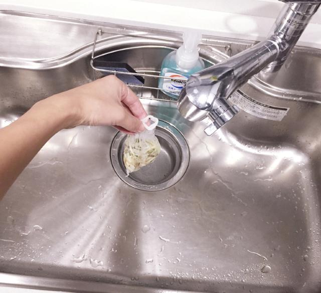 相比国内的,日本水槽上的小设计,让水槽好用好几倍