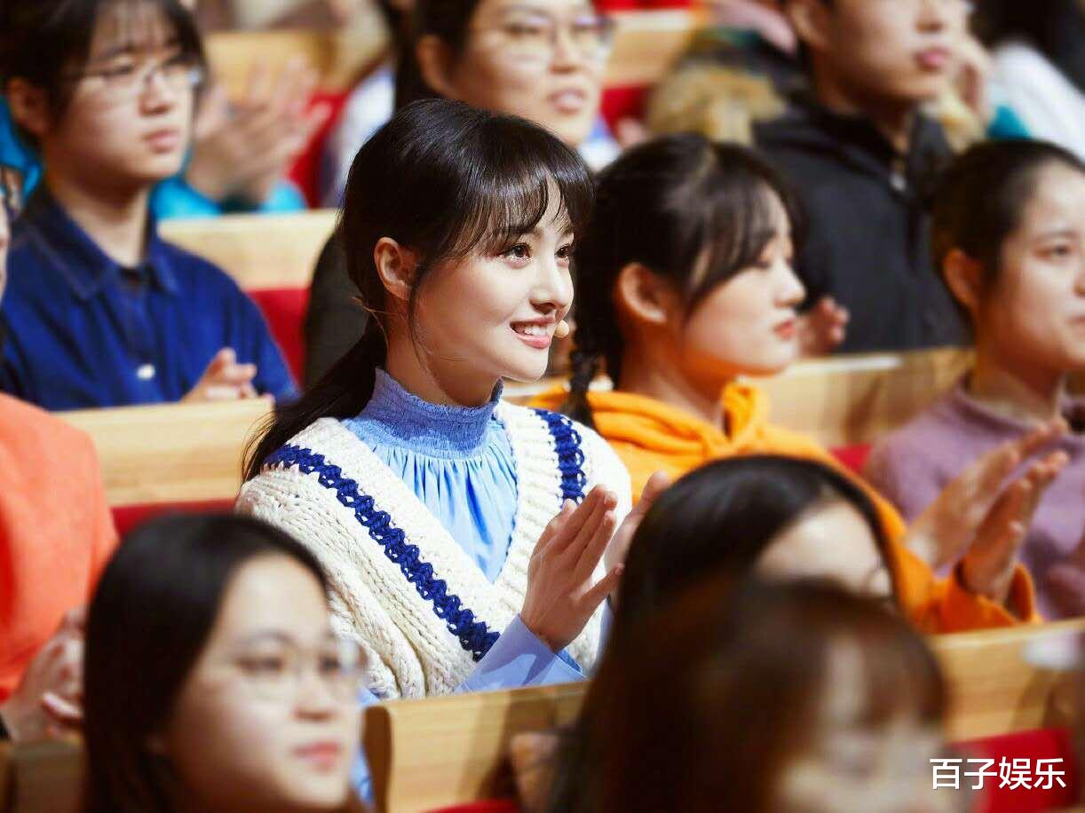 鞠婧祎郑爽登央视节目,同一镜头下,一个依旧清纯另一个却崩了?