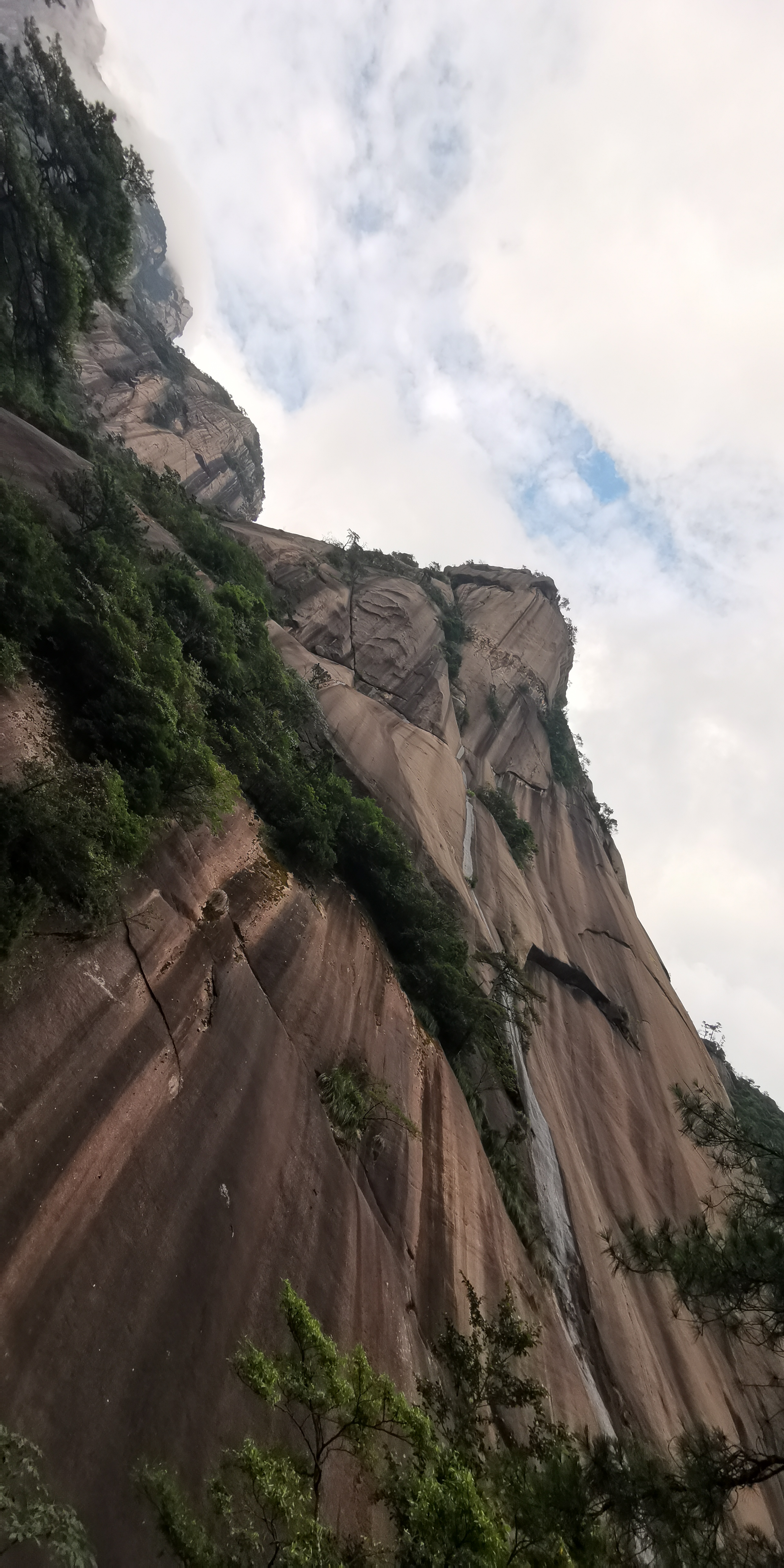 广东省|不到天都峰，等于一场空：黄山最险峻的主峰，去了也未必能爬上
