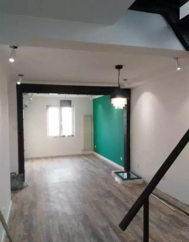 32㎡小复式，爆改成拥有10个功能空间的“豪宅”，餐厅兼书房真赞