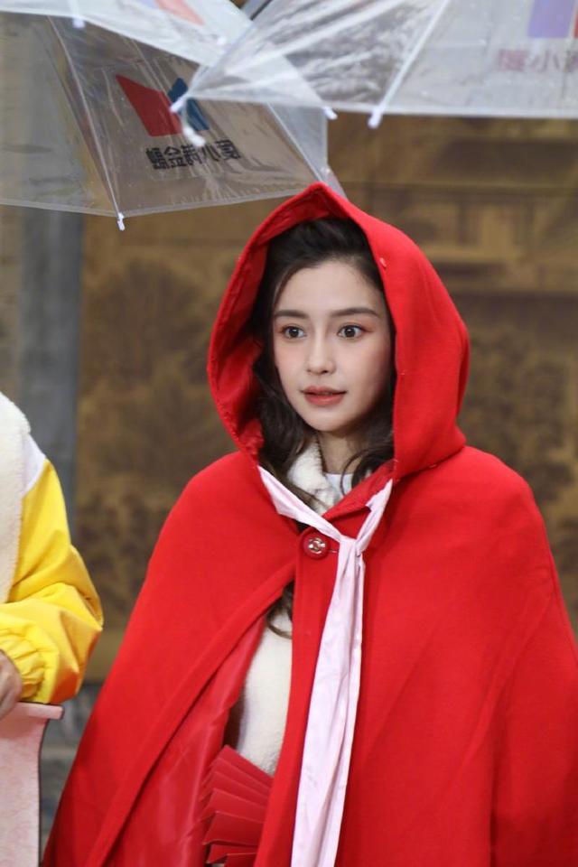 Angelababy|Baby缺席阔太团最新聚会疑被出局，录综艺路透照冻到面容僵硬