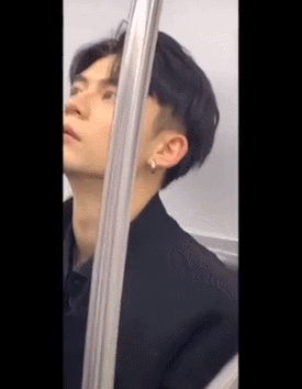 抖音■别被抖音里的帅哥美女们给骗了，美颜滤镜一开，丑小鸭变成靓天鹅