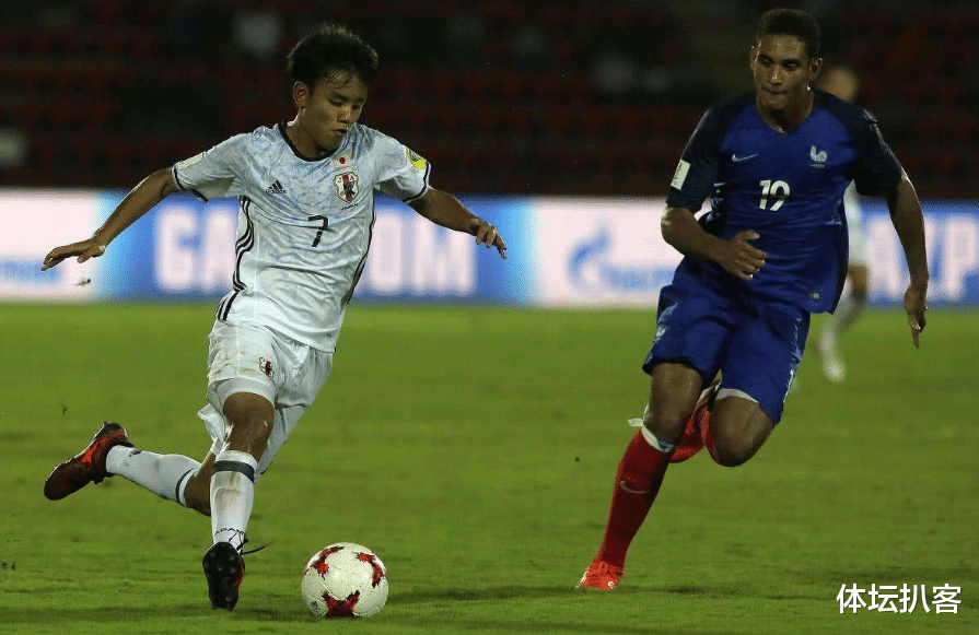 『皇家马德里』19岁日本天才再现高光时刻!前场1V5戏耍皇马防线,连续过掉3人!