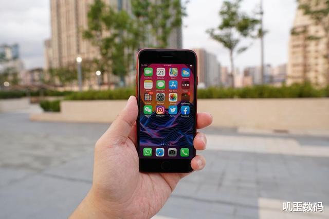 「iphone se2」iPhone SE2真实体验半天，优点很多，缺点也很明显！