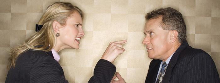 「」职场上，为何小领导严厉，大领导反倒和蔼？四点说出阶层差距