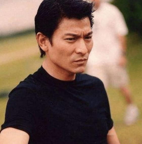 刘德华|刘德华一生中和这三个人不和，其中一位没想到是她