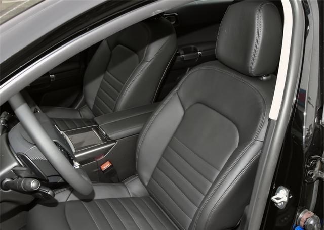 轿车|最憋屈的“中大型”轿车，4980mm长，满油1100Km，却没人欣赏