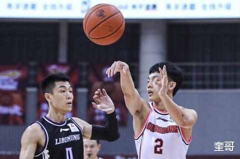 徐杰|最擅长造进攻犯规的人,被徐杰玩了一次,杜锋笑得像中了大奖一样