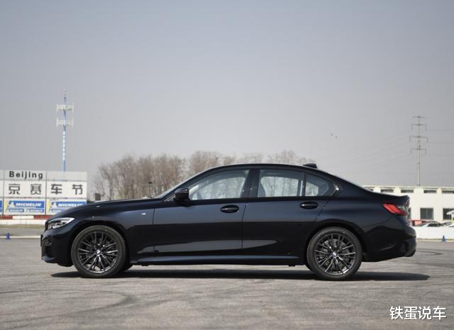 【丰田凯美瑞】宝马3系330iM运动曜夜套装,车上的中国特供配置,令国外车友羡慕
