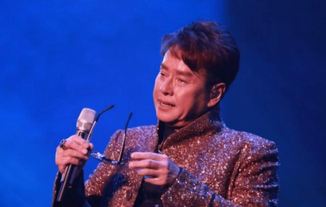 『黄家驹』黄家驹首次给谭咏麟写的歌，别人当时看不上，结果现在每个人都爱听