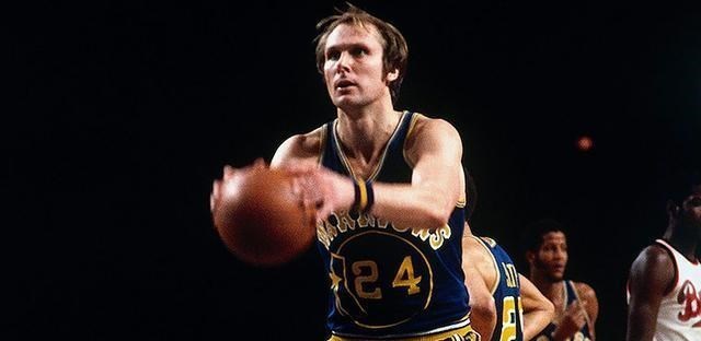 『勇士队』勇士史上最划算的5次签约:现役四人入选,第3名帮助勇士夺得首冠