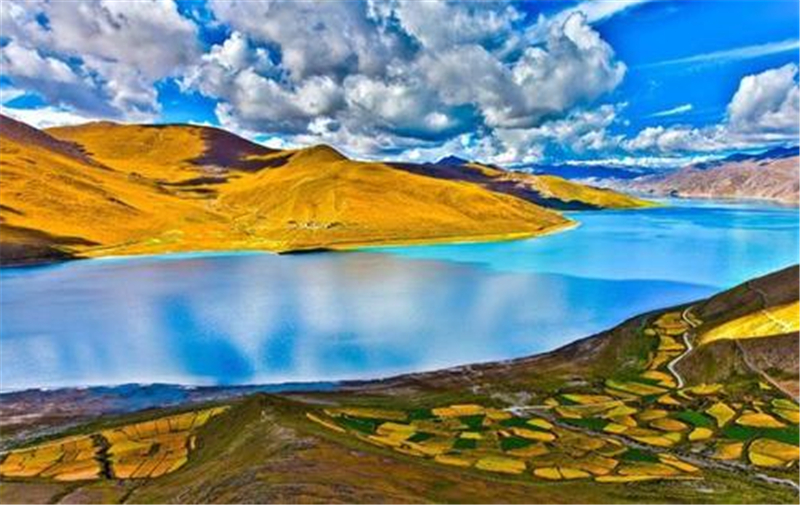 穷游|川藏线上的穷游女，向司机举牌子，为啥司机不愿停？麻烦太多了