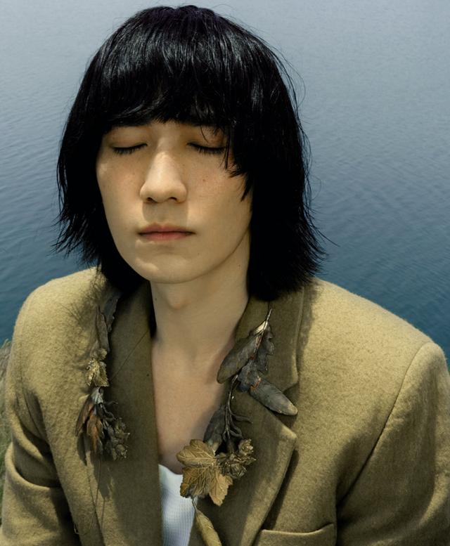 [朱一龙]《亲爱的自己》预告刚出来，朱一龙新造型就登上热搜！让人太心动
