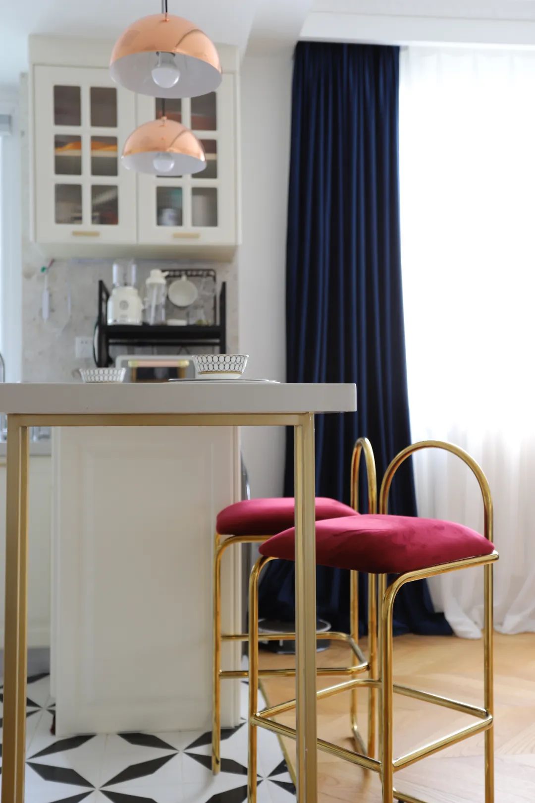 【】小户型也不将就！她把56㎡装成优雅法式风单身公寓，一眼就爱了！