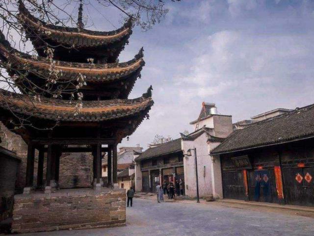 古镇|我国一脚踏三省的古镇，知名度不如乌镇，却吸引了众多游客前往