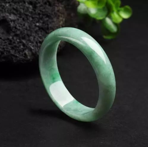 翡翠|翡翠市场“十有九豆”——豆种翡翠原石也有它的魅力