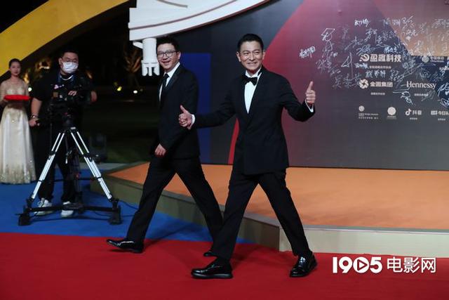 肖央|刘德华金鸡奖红毯祝福肖央：一生的幸福换你获奖