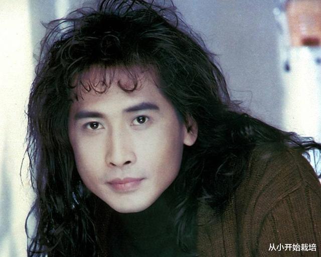 齐秦■2001年，将齐秦告法庭的私生子方伟，已经酷似“亲爹”齐秦的模样