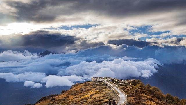 自驾|川西最美的7条自驾路线,每年秋季沿途美成油画,快收藏起来吧!