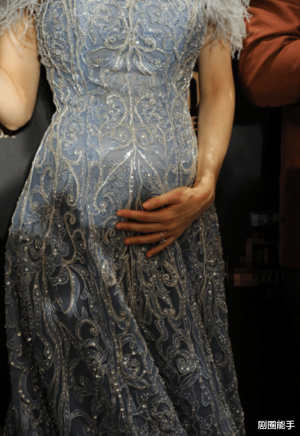 吉娜懷孕6月腰細如柳，上圍卻激增大過孕肚，朗朗談胎兒聽莫紮特-圖4