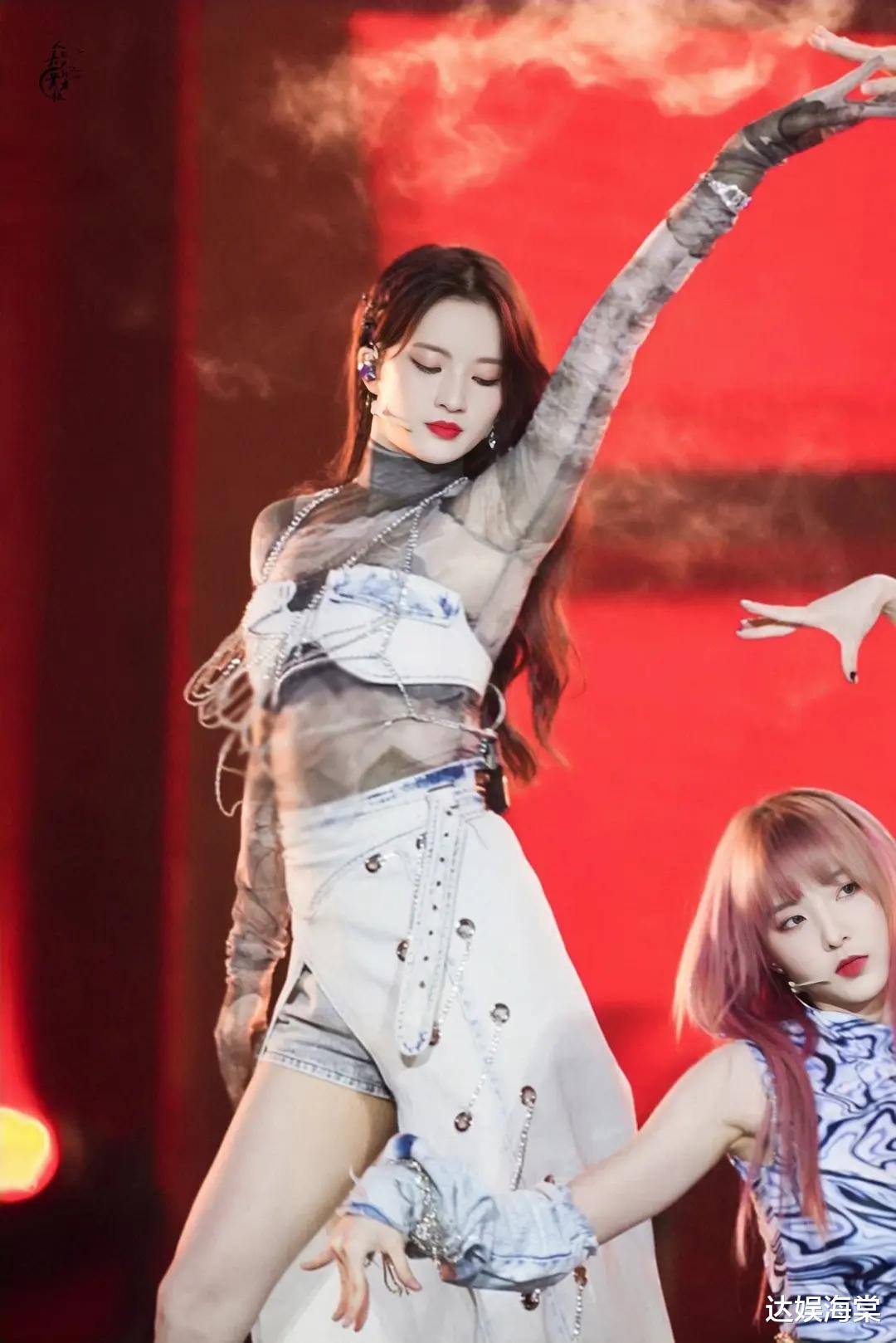 硬糖少女303|硬糖少女新歌首发，看清刘些宁的歌词分配，谁是主舞担当一目了然