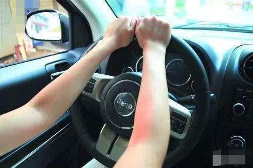 「」看握方向盘姿势，判断车主开车水平，你符合哪一个？