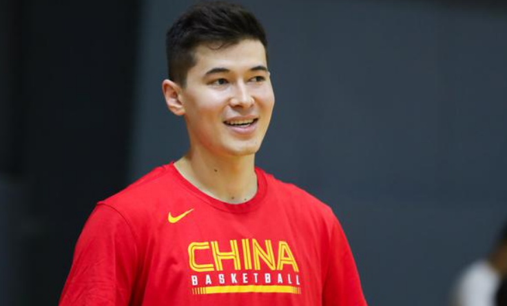 「新疆男篮」新疆男篮前锋回归,状态十足,隐隐有超越周琦的态势