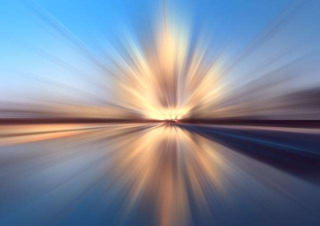 ：光走一年是一光年吗？光子：你低估我的速度了，只需一瞬间