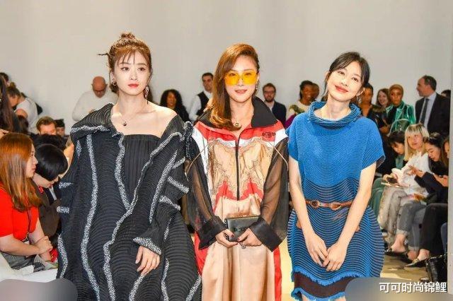 蒋欣：蒋欣瘦下来超自信！穿麻袋款针织衫同框张俪，大四岁气质仍完胜