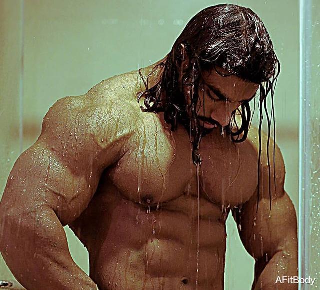 男神▲出生于印度棚户区,到万人敬仰的肌肉男神,再到电影明星,励志