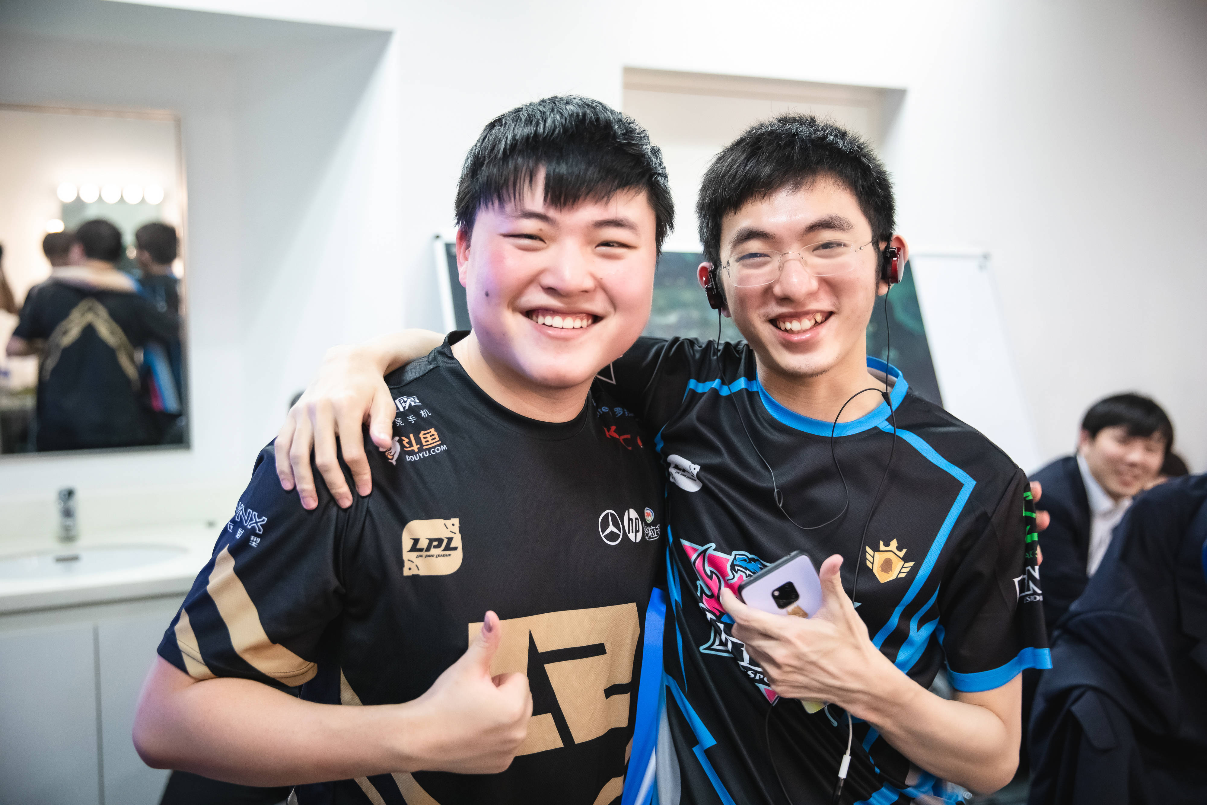 [老玩家]尘埃落定！圣枪哥转会RNG，宝蓝终将离队，BLG战队重组