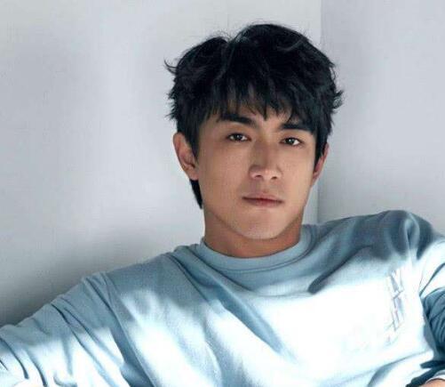 林更新|父子档?林更新被曝已拍《默读》定妆照,看清另一男主网友:跪了