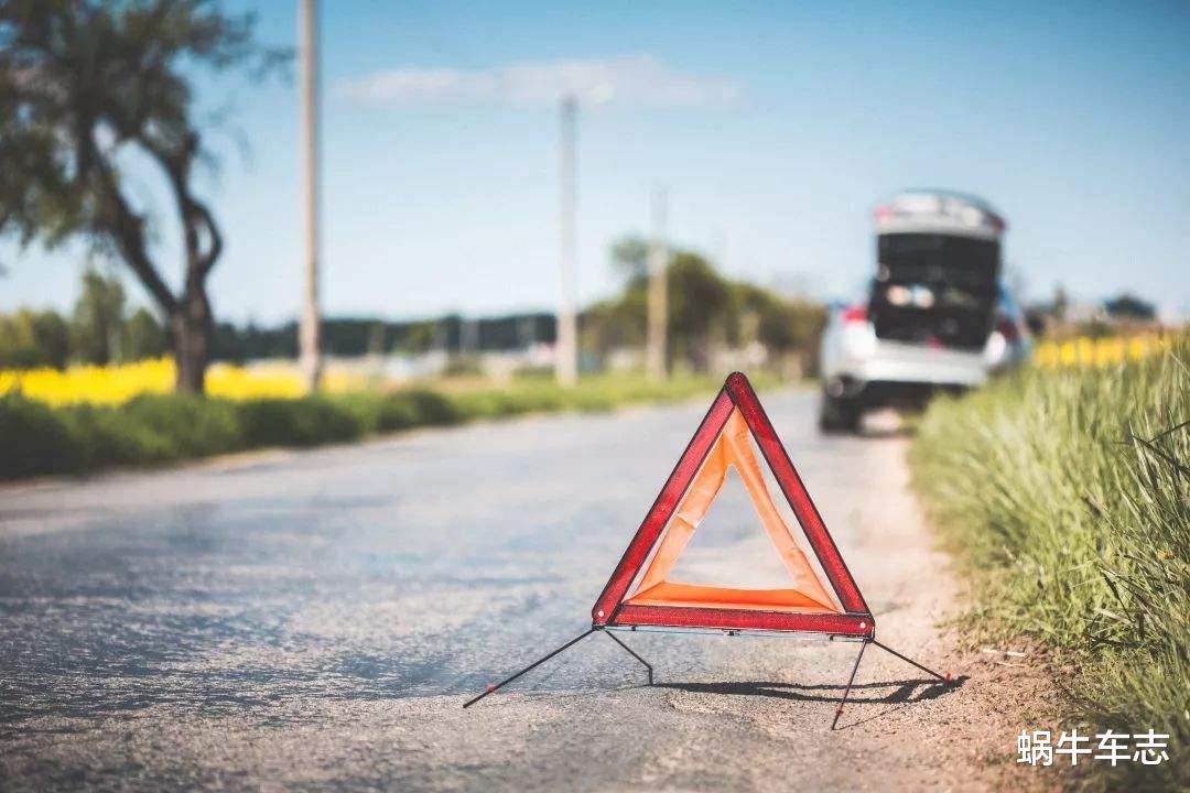 应急车道|高速应急车道换轮胎被扣6分,车主不服:爆胎还不算应急吗?