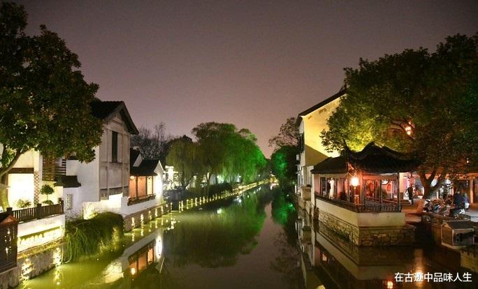 「古镇」被誉为“吴中第一镇”，更是乾隆六下江南的地方，因为西施而得名
