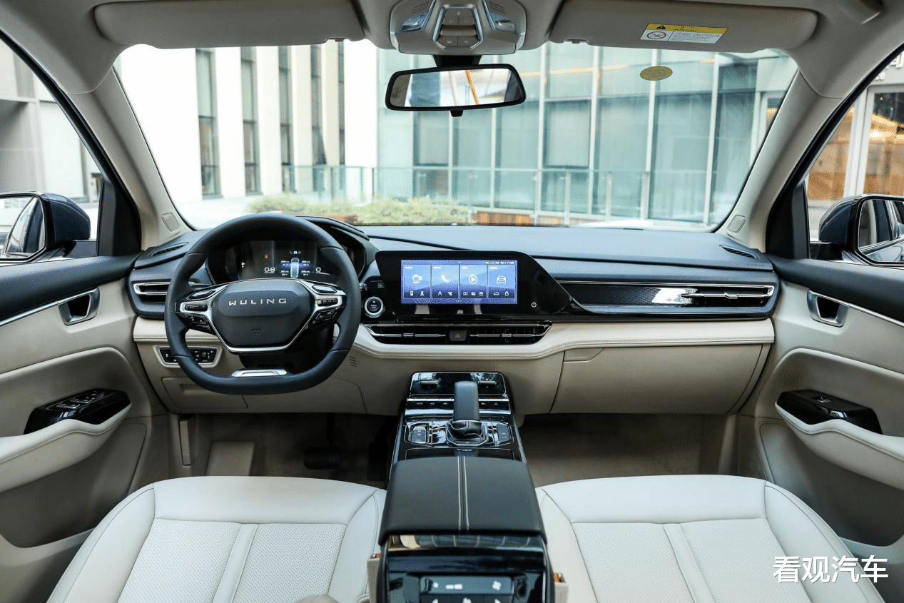 五菱凯捷|奥德赛瞬间不香了，五菱凯捷顶配11.98万，乘坐舒适还特安全