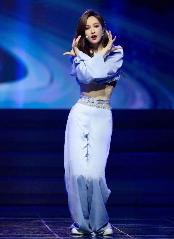 吴昕|《快本》吴昕镜头不超5分钟，超火综艺也带不动，发文道实情