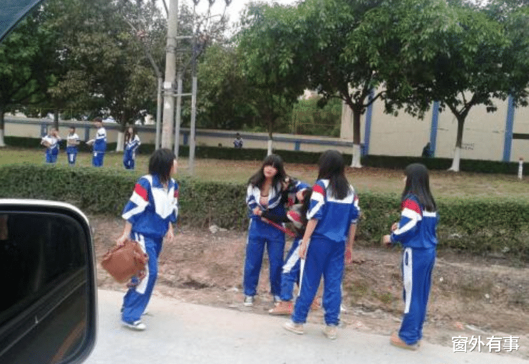 『中小学』为啥初中生最好不要\住校”？班主任给出3个原因，太现实