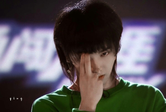 『华晨宇』在华语乐坛上,华晨宇是否被吹的太高太神?