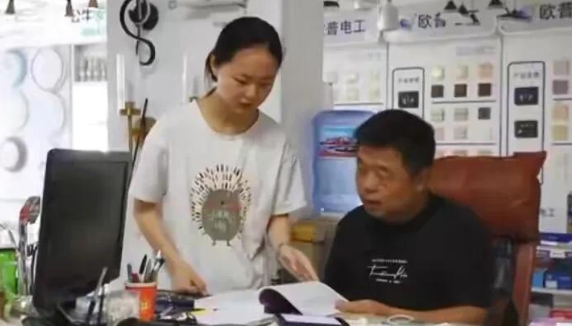 人民日报|无缘清北白湘菱选择港大，学费高达24万，校方：愿提供百万奖学金