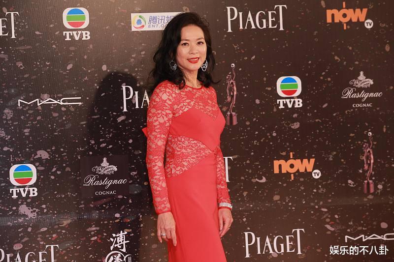 郑文雅|1988年,郑文雅爆出厕所照伤心退圈,如今60岁还在为国争光