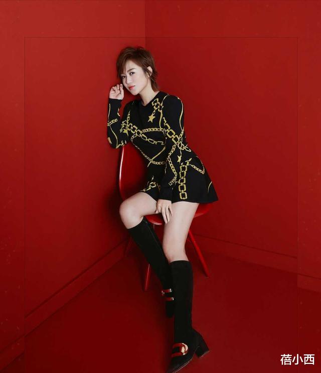 #短发#瘦身后的马丽美炸了，穿连体短裤秀出大长腿，短发造型显出瓜子脸