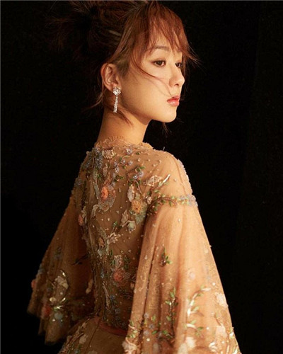 杨紫|杨紫颜值太高了吧,看到她最新的采访截图,谁说不能演千年美女?