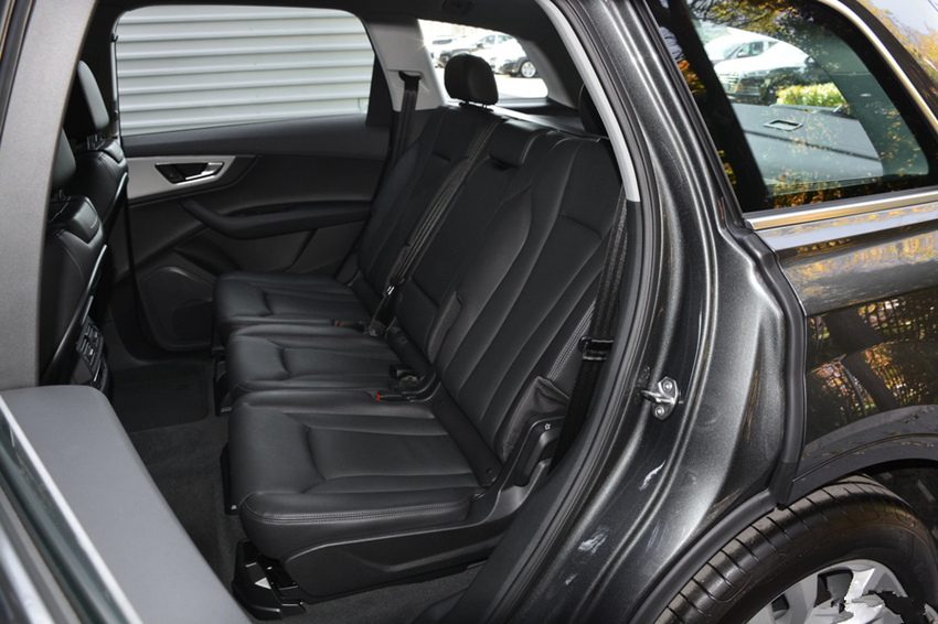 奥迪Q7：降价都“救不活”的豪车！当年比路虎火爆，现狂跌18.6万，仍没人要