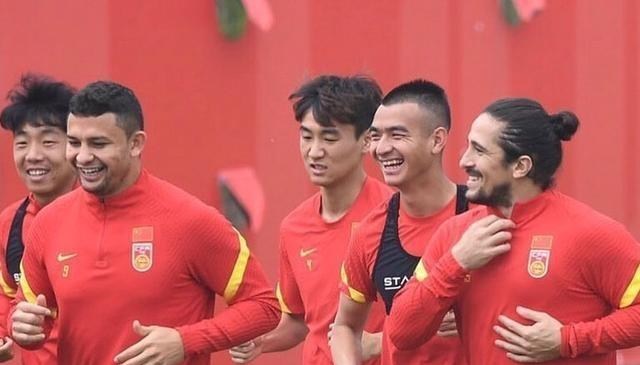 「国足」国足狂胜上港引关注，上港球员透露细节，李铁没白练！