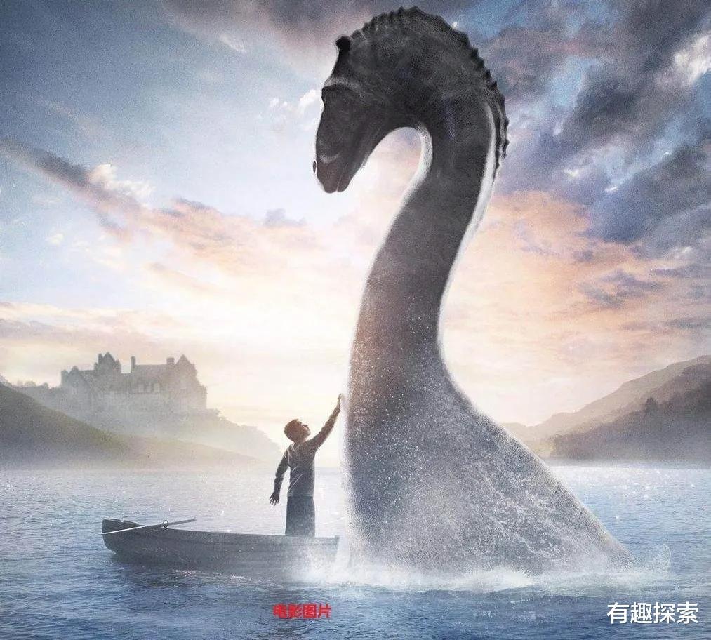 尼斯湖水怪■灰黑色背脊,目测长十几米,英国尼斯湖再现未来生物目击事件