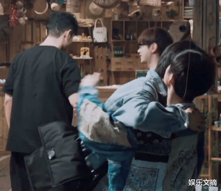 汪苏泷|告别《向往4》，汪苏泷踏出蘑菇屋大门后，笑容消失不见了