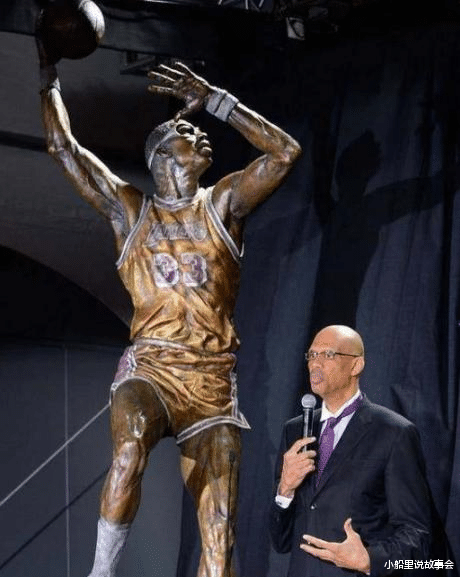 【查尔斯·巴克利】NBA中那些球员雕像，巴克利的雕像太可怜，乔丹的雕像无可比拟